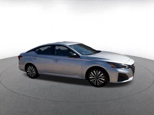 Brilliant Silver Metallic 2025 Nissan Altima SV FWD