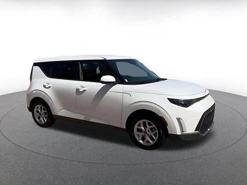 Snow White Pearl 2024 Kia Soul LX