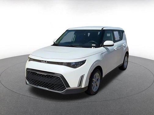 Snow White Pearl 2024 Kia Soul LX