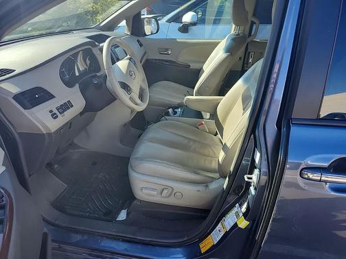 2014 Toyota Sienna XLE