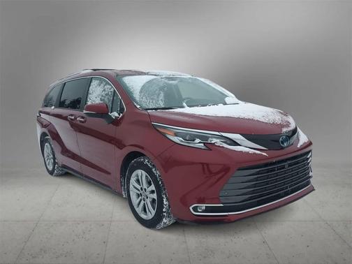 2023 Toyota Sienna Platinum