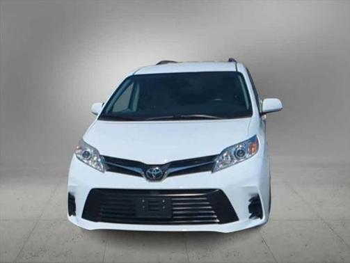 2018 Toyota Sienna LE