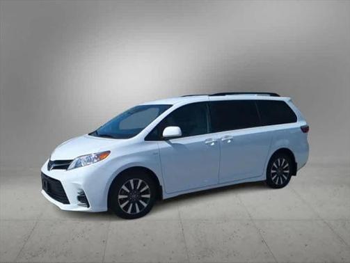 2018 Toyota Sienna LE