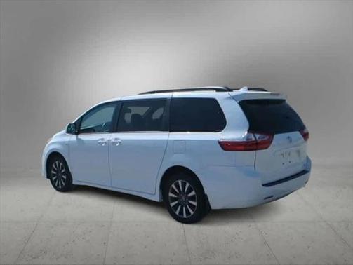 2018 Toyota Sienna LE