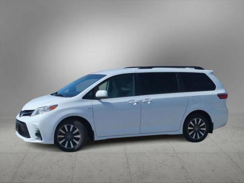 2018 Toyota Sienna LE