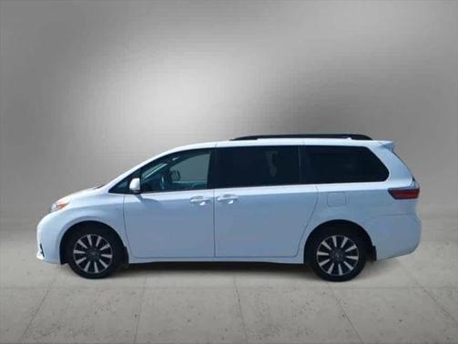2018 Toyota Sienna LE