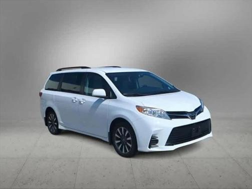 2018 Toyota Sienna LE
