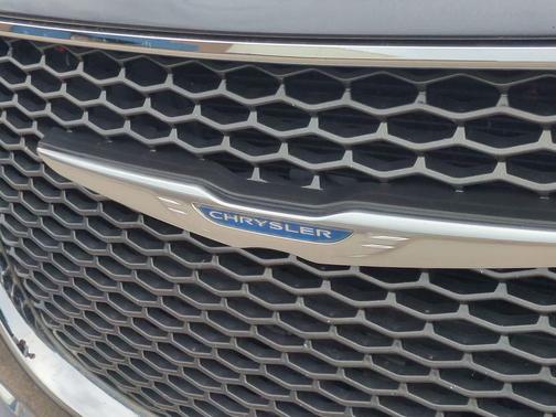 2017 Chrysler 300 Limited