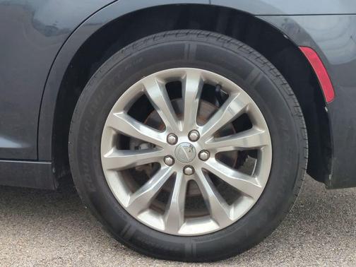 2017 Chrysler 300 Limited