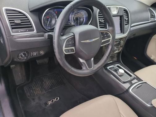 2017 Chrysler 300 Limited