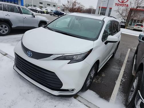 2024 Toyota Sienna XLE