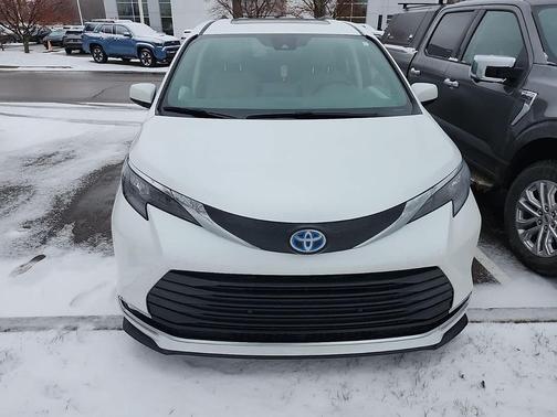 2024 Toyota Sienna XLE