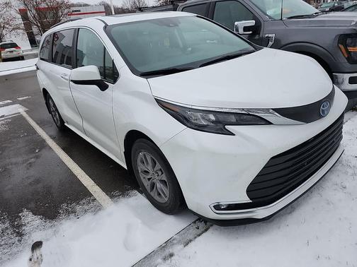 2024 Toyota Sienna XLE