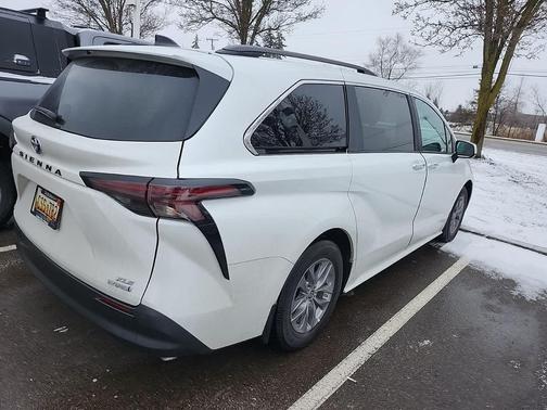 2024 Toyota Sienna XLE
