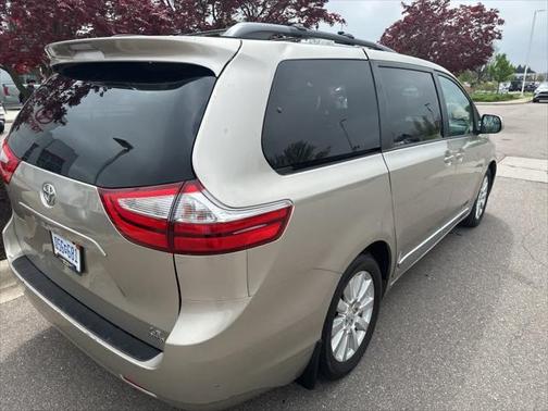 2015 Toyota Sienna LE