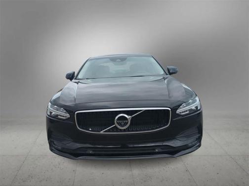 2017 Volvo S90 T6 Momentum