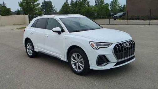 2024 Audi Q3 Premium 45 TFSI S line quattro Tiptronic