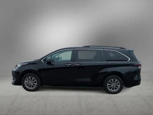 2023 Toyota Sienna XLE 8 Passenger