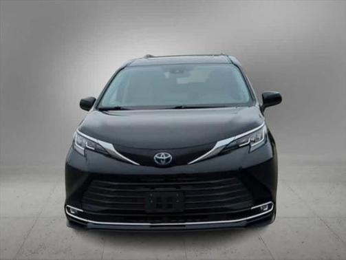 2023 Toyota Sienna XLE 8 Passenger