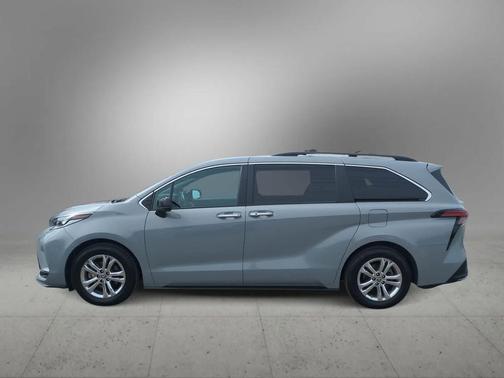 2023 Toyota Sienna XSE 7 Passenger