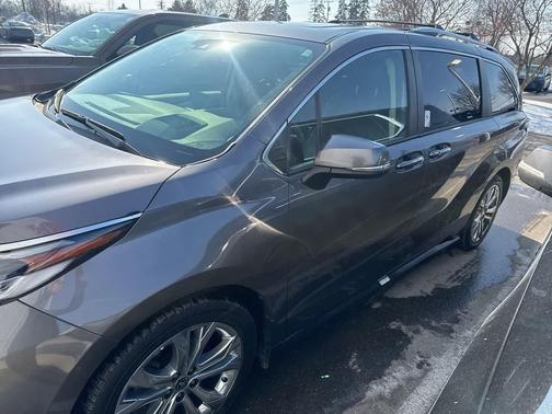 2022 Toyota Sienna Platinum