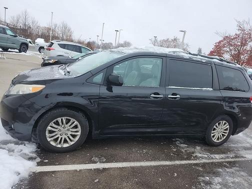 2013 Toyota Sienna XLE