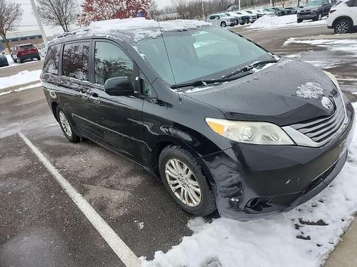 2013 Toyota Sienna XLE