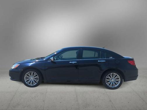 Blackberry Pearlcoat 2012 Chrysler 200 Limited