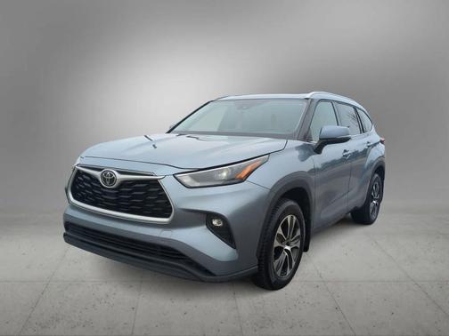 Moon Dust 2022 Toyota Highlander XLE