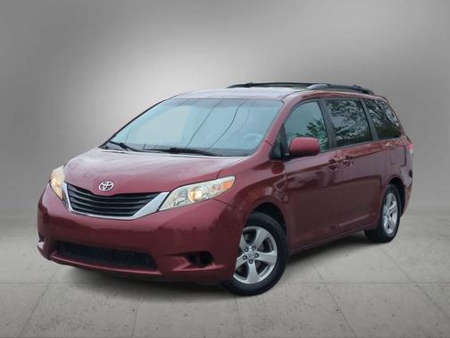 Salsa Red Pearl 2013 Toyota Sienna LE