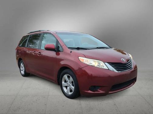 Salsa Red Pearl 2013 Toyota Sienna LE