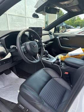 2023 Toyota RAV4 Hybrid SE
