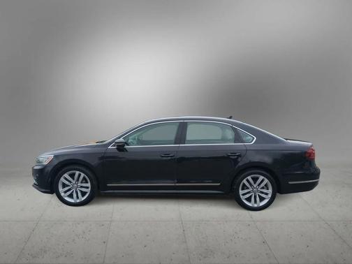 Deep Black Pearl 2017 Volkswagen Passat 1.8T SE w/Technology
