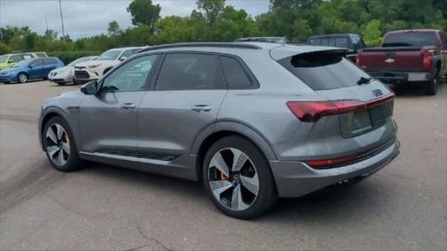 2022 Audi e-tron Premium Plus