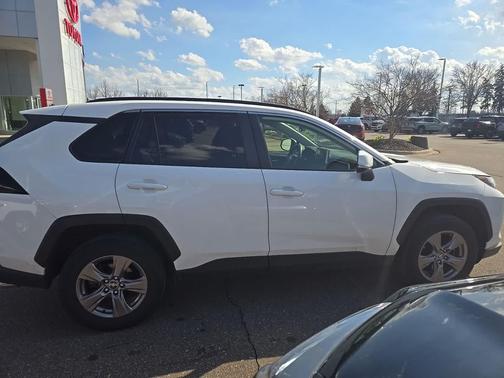 Ice Cap 2023 Toyota RAV4 XLE