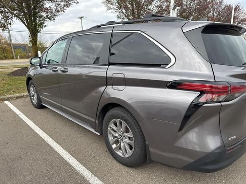 2022 Toyota Sienna LE