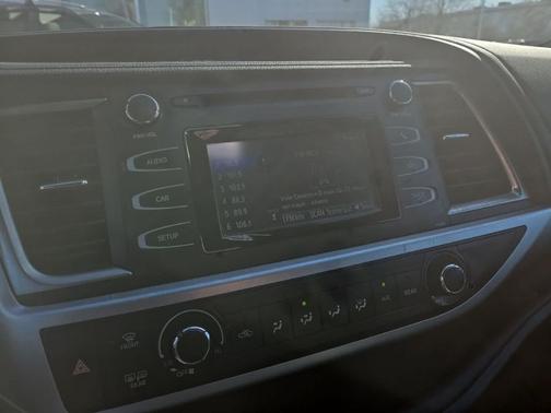 2016 Toyota Highlander LE