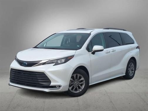 2024 Toyota Sienna XLE