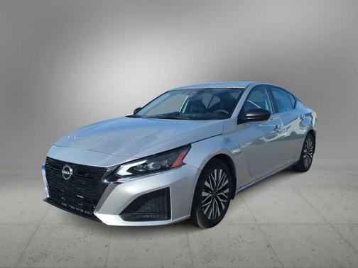 Brilliant Silver Metallic 2024 Nissan Altima 2.5 SV