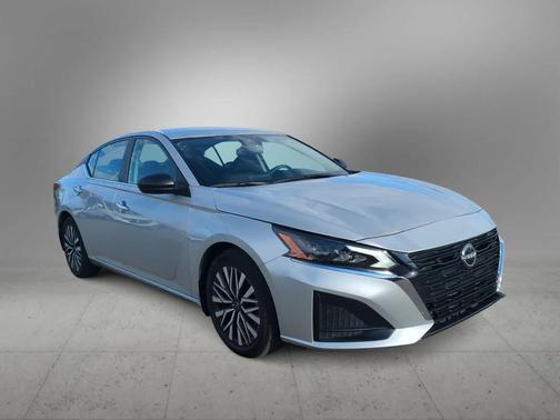 Brilliant Silver Metallic 2024 Nissan Altima 2.5 SV