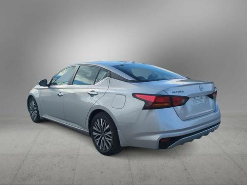 Brilliant Silver Metallic 2024 Nissan Altima 2.5 SV