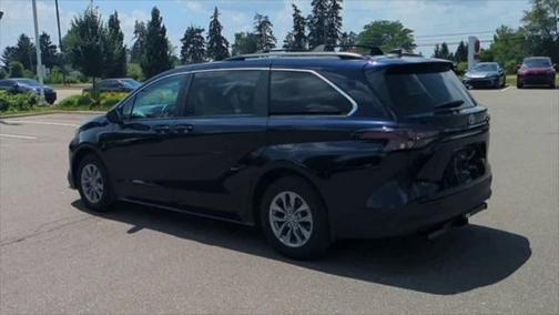 2023 Toyota Sienna LE