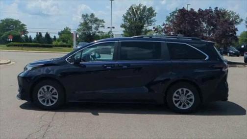 2023 Toyota Sienna LE
