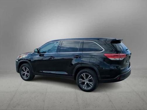 2019 Toyota Highlander LE I4