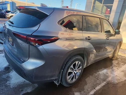 2025 Toyota Highlander Hybrid XLE