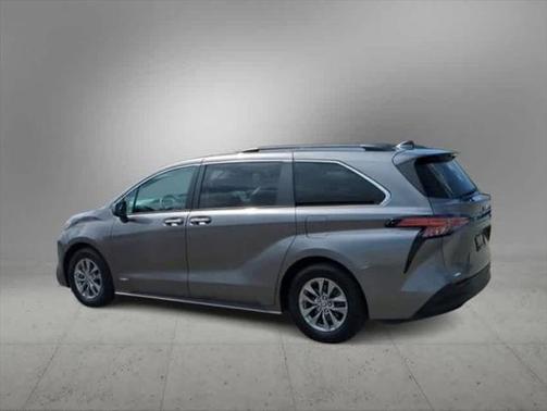 2021 Toyota Sienna XLE 7 Passenger