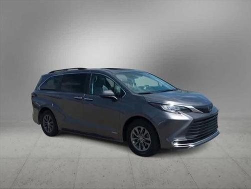 2021 Toyota Sienna XLE 7 Passenger