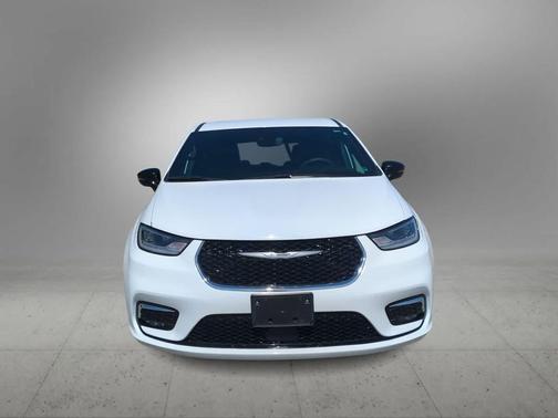 Bright White Clearcoat 2025 Chrysler Pacifica L