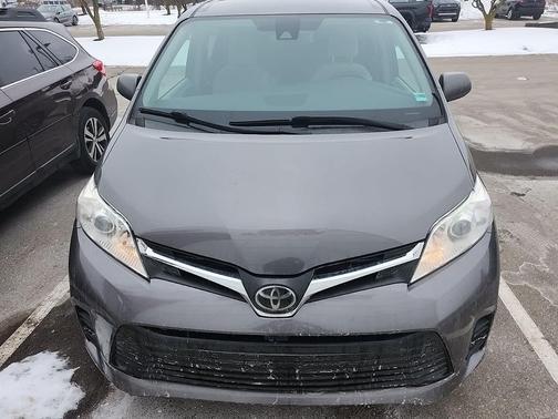 2018 Toyota Sienna LE