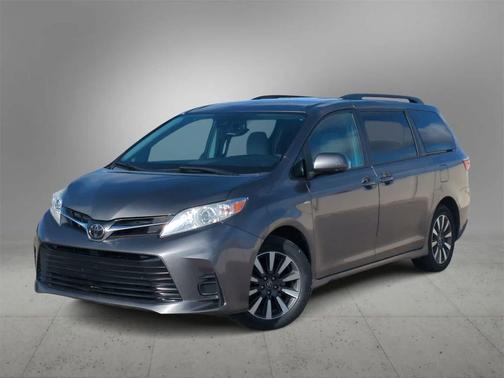 2018 Toyota Sienna LE